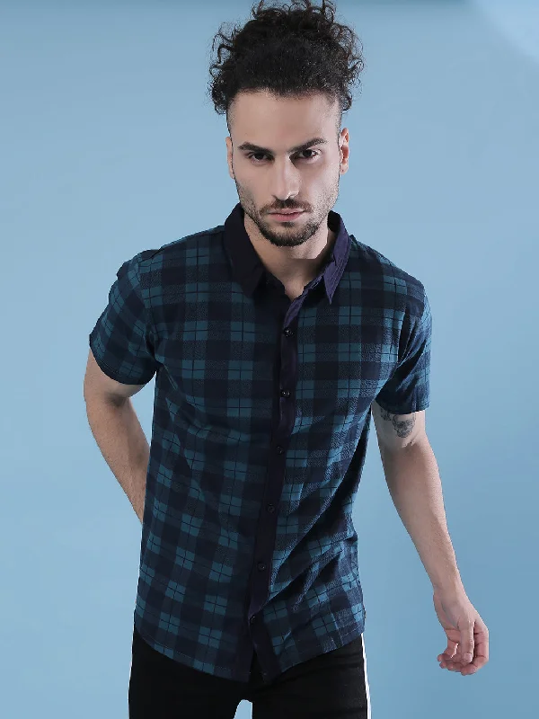Trendy Look Campus Sutra Men Checkered Casual Spread Shirt