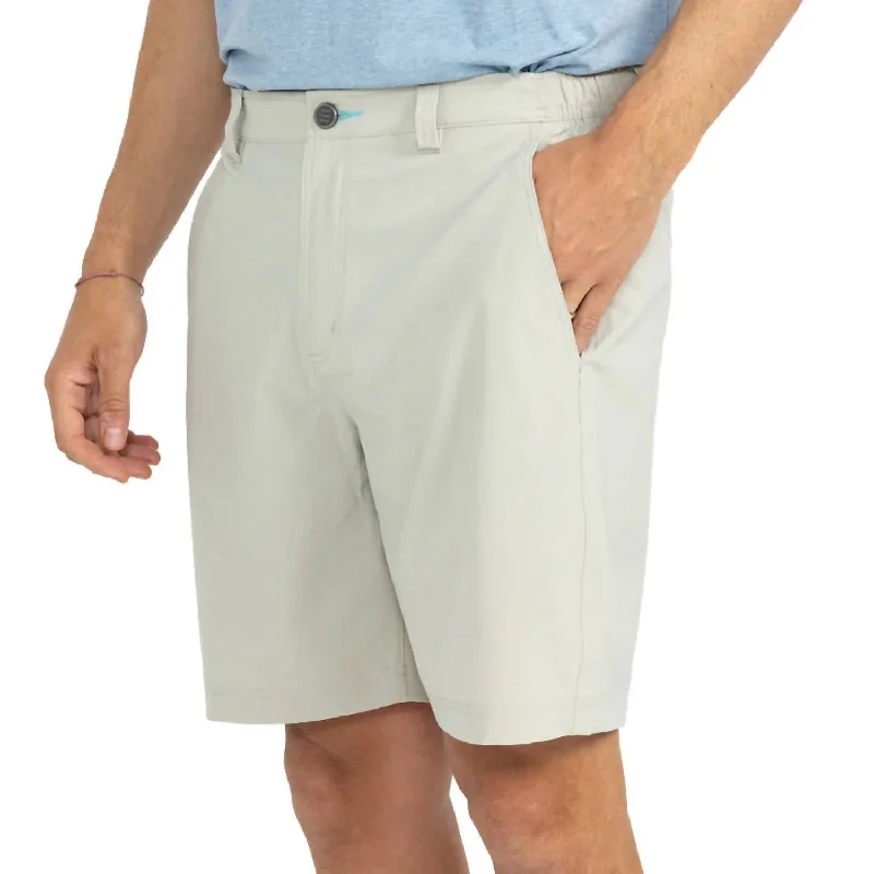 Winter Outfits Utility Short 7.5" In Stone Khaki
