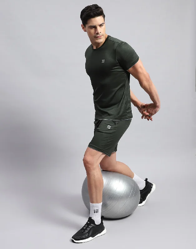 Trendy Look Men Olive Solid Round Neck Half Sleeve Short