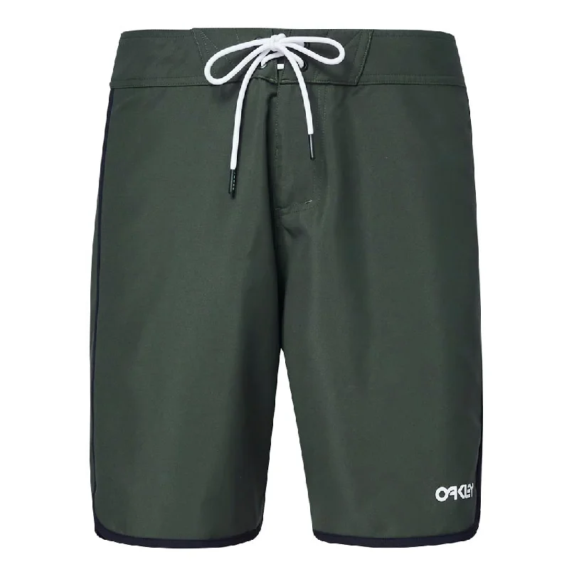 Travel Wear Oakley - Men's Solid Crest 19 Board Shorts (FOA401811 86L)