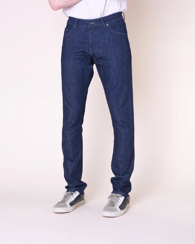 Comfortable Fits Jones | Resin Rinse