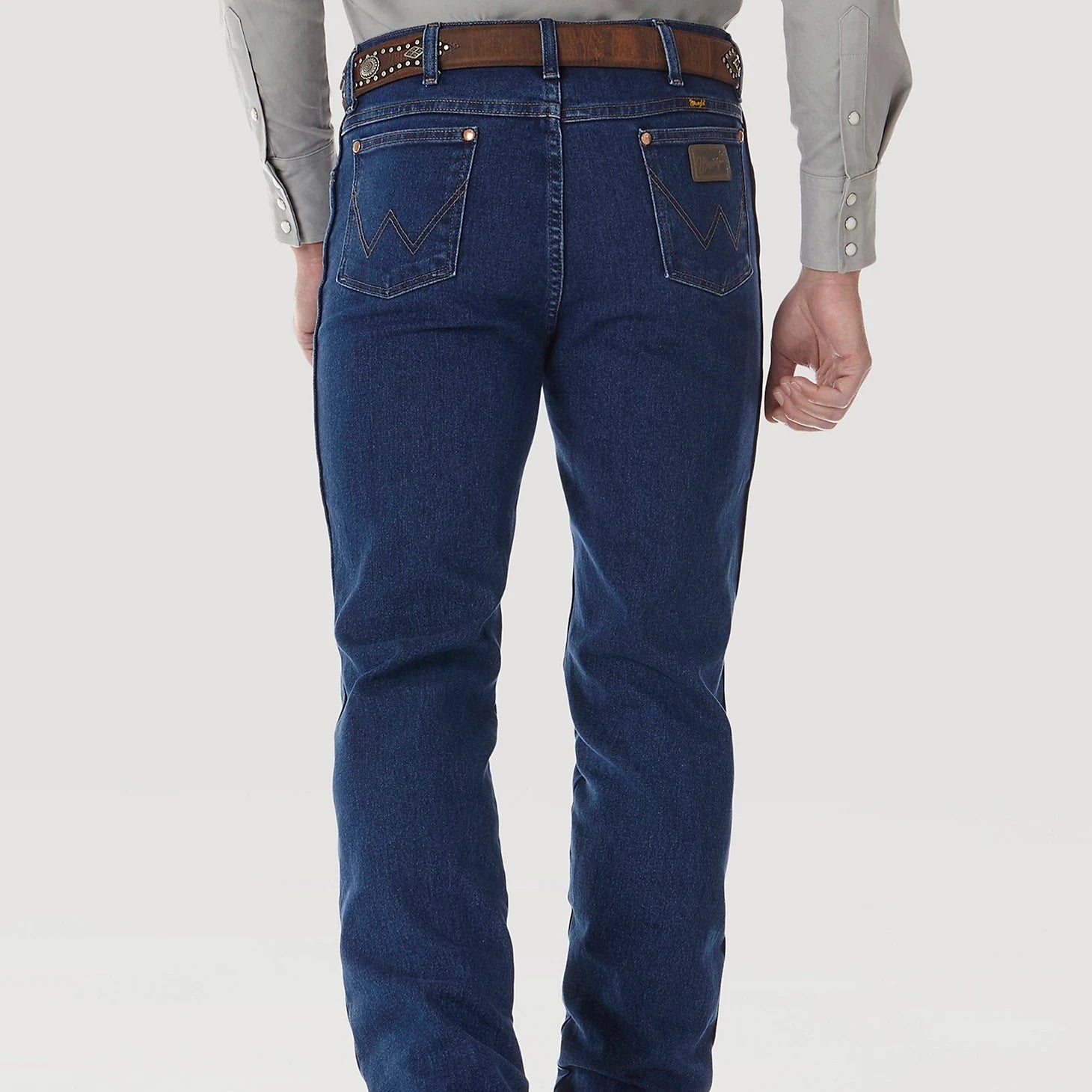 Relaxed Looks Wrangler Men's Cowboy Cut Slim Fit Active Flex Jean in Stonewash