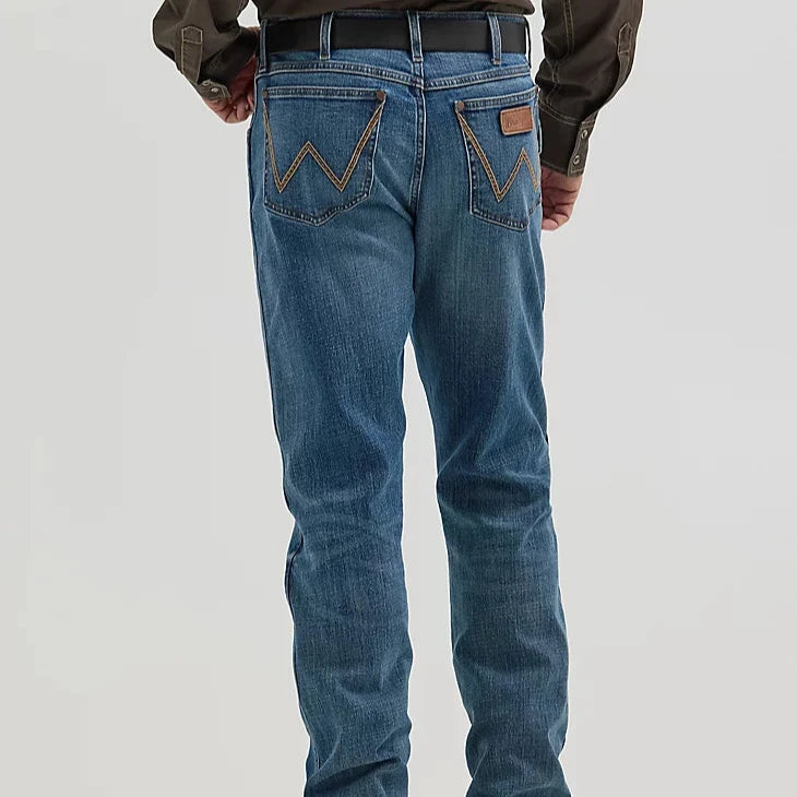 Lightweight Fabrics Wrangler Retro Men's Relaxed Bootcut Jean in Hanford