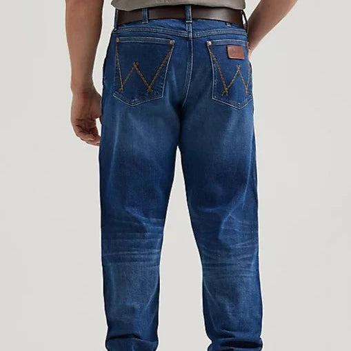 Urban Outfits Wrangler Retro Men's Relaxed Bootcut Jean in Troxler