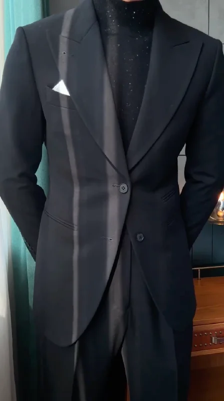 Stylish Jeans Black 2 Piece Peaked Lapel 2-Button Suit